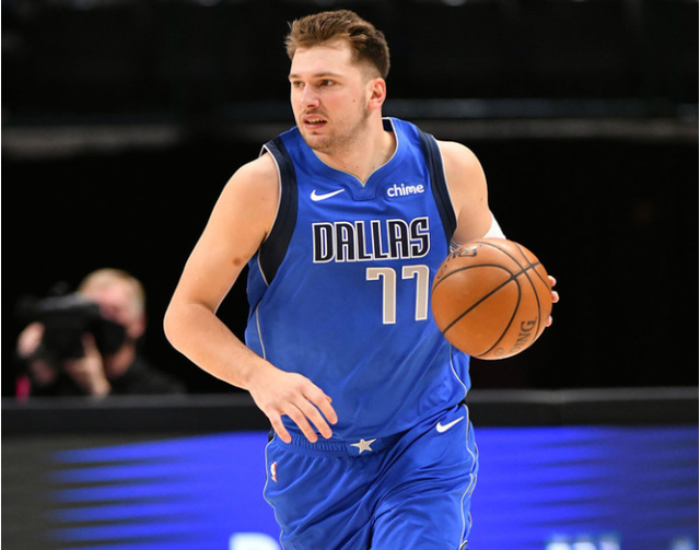 九游-浓眉哥回归赛场，突破纪录首场状态亮眼，利物浦观众沸腾！的简单介绍